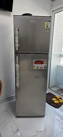 Geepas Top Freezer Refrigerator 300L - Good Condition