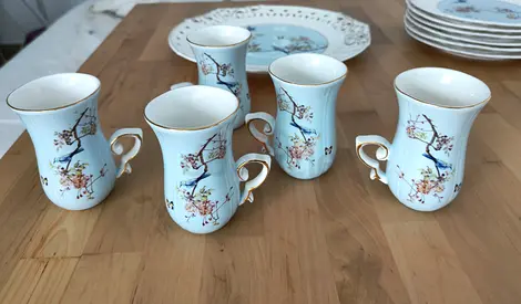 Set of 4 Vintage Porcelain Turkish-Style Coffee Cups with Gold Trim , just one of coffee cups missin