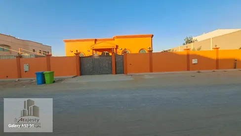 فرصة مميزة لامتلاك فيلا في منطقة الرحمانية – الشارقة، تتميز بمساحات واسعة،بها 3 غرف ماستر مع حوش كبير ومواقف. العقار مؤجر حاليًا بعائد سنوي100الف درهم