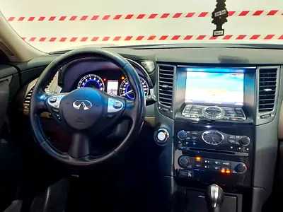 2017 Infiniti QX70 photo 9