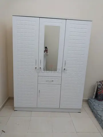 White 3-Door Wardrobe with Mirror – Good quality