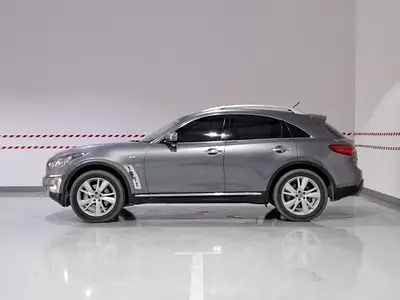 2017 Infiniti QX70 photo 5
