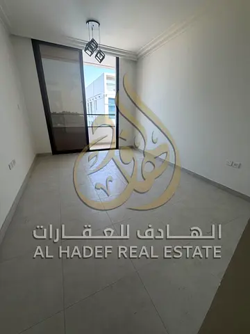 أول ساكن، بلكونة، 2 حمام، صيانة مجانية، قريب من مخرج دبي والمدينة الجامعية، موقع مميز في مويلح التجارية، ودفع مرن
