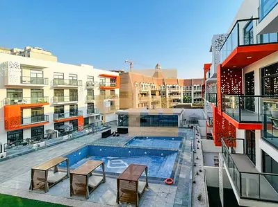 2BHK مودرن | بن غاطي ميراج | إطلالة على المسبح | غير مفروشة