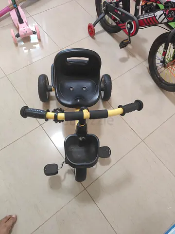 Compact toddler tricycle with handle — good condition