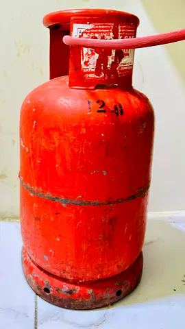Used LPG Gas Cylinder (Medium ) - Good for Kitchen/Outdoor Use With pipe and Regulator