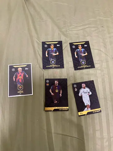 Set of 5 Topps match attax UEFA football trading cards -  black edge rare inserts