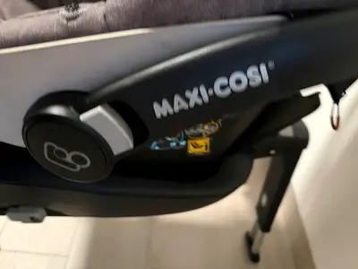Maxi-Cosi carseat with isofix base  - good condition