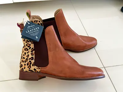 Joules Brown leather Chelsea boots with leopard print heel - new with tags