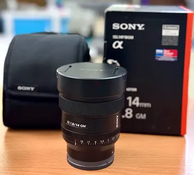 Sony FE 14mm f/1.8 GM Wide-Angle Lens with Case and Box