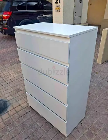 White 5-Drawer Tall Dresser / Chest in Good Condition
