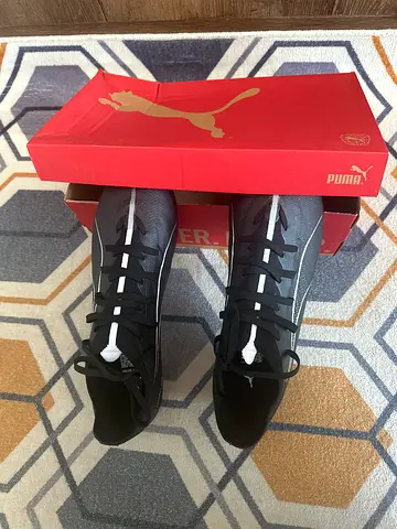 Puma men's football (soccer) boots – size ( UK 10 EUR 44.5 US 11 Cm 29 )unused, comes with box
