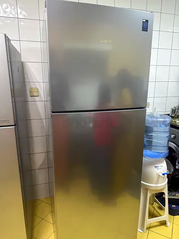 Selling a Brand New Siemens Top-Mount Refrigerator in pristine condition.