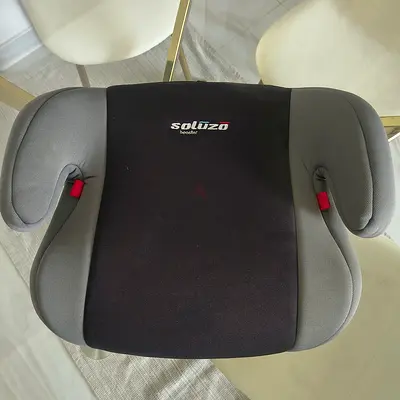 Suilzzo Backless Booster Car Seat - New Condition