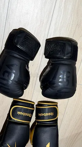 Venum boxing gloves (black) 14oz excellent condition