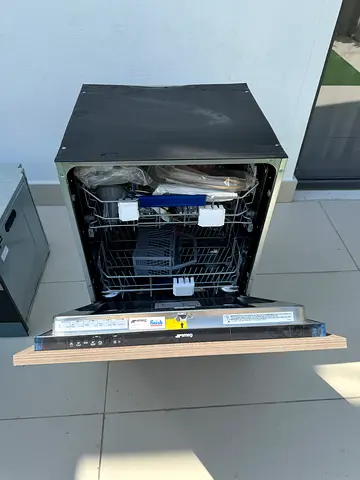 Brand New Built in Dishwasher by Smag