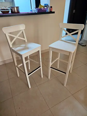 Set of 2 white wooden bar stools with backrest - good condition. Seat height from ground is 72 cms