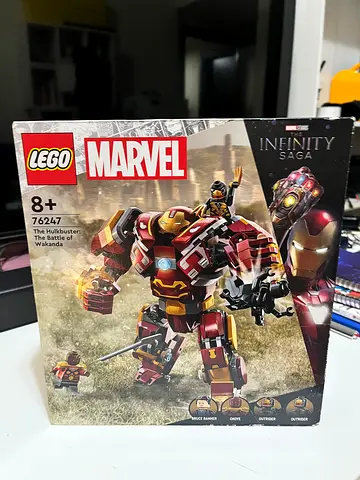 LEGO Marvel The Hulkbuster - The Battle of Wakanda 76247 (has 2 Minifigs exclusive to this set!)