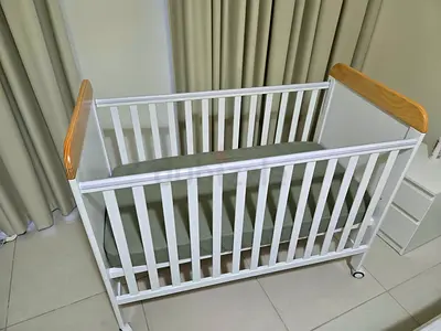White Wooden Baby Crib with Mattress — Very Good Condition