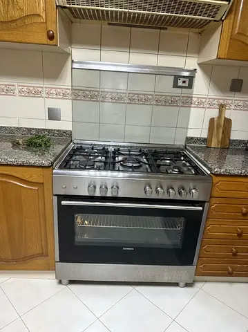 Siemens freestanding gas cooker with oven - good condition