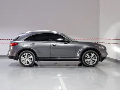 2017 Infiniti QX70 photo 4