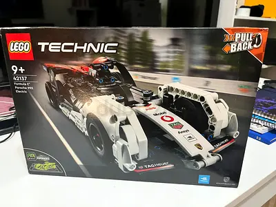 LEGO Technic Formula E® Porsche 99X Electric