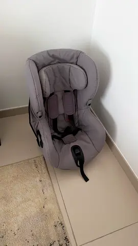 Used grey infant car seat — single rear/forward-facing convertible seat