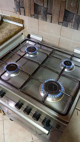 Four burner oven in good condition