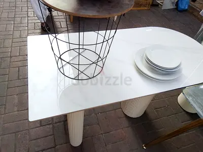 White Marble-Effect Coffee Table with Ribbed Legs
