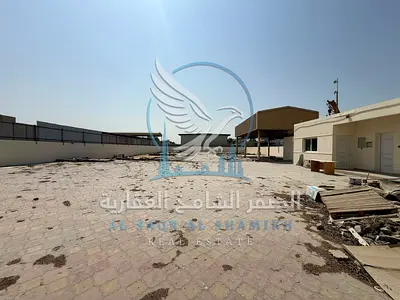 ساحة مفتوحة للإيجار – المنطقة الصناعية الصجعة، الشارقة  20,000 قدم مربع | موقع على الشارع الرئيسي | كهرباء 32 كيلوواط