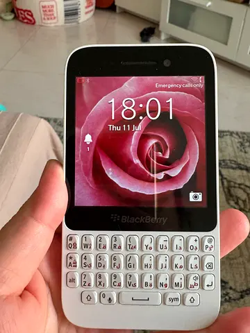 BlackBerry Q5 white - good working condition