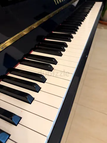 Yamaha U1J PE،  Upright Piano in polished Ebony  Amazing Condition