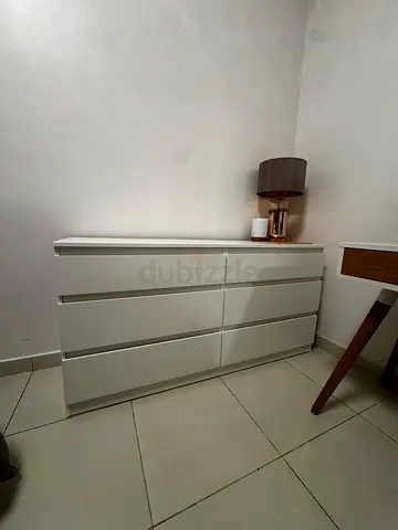 White 6-Drawer Dresser / Chest in Good Condition
