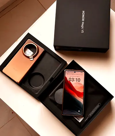 Honor Magic V5 with Original Case and Box - Under warranty - UAE Version
