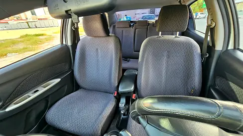 2011 Toyota YARIS 缩略图 12