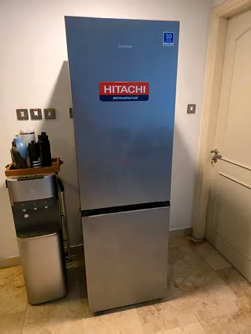 Hitachi Refrigerator bottom freezer silver colour