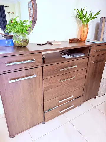Chest of drawers