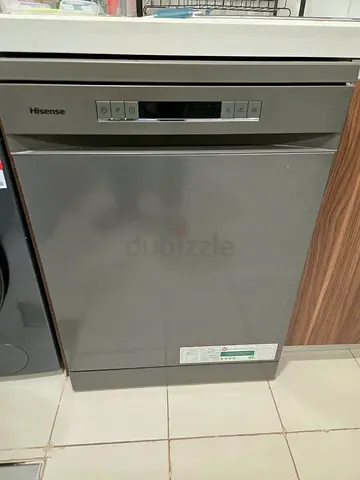 Hisense freestanding dishwasher - 9 months only, as good as new