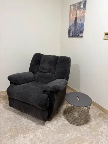 Comfortable dark grey single recliner chair - Good condition