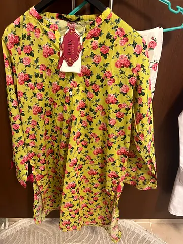Lightweight floral button-up shirt — women's size (new with tags)