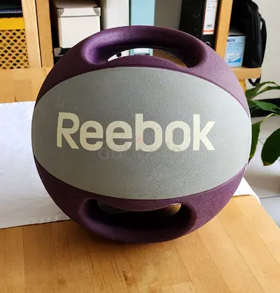 Reebok dual-handle medicine ball - 8kg