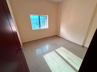 موقع استراتيجي / سعر جميل جدا / مساحه الشقه ممتازه / مناسب للعوائل / على مخرج الشارقه