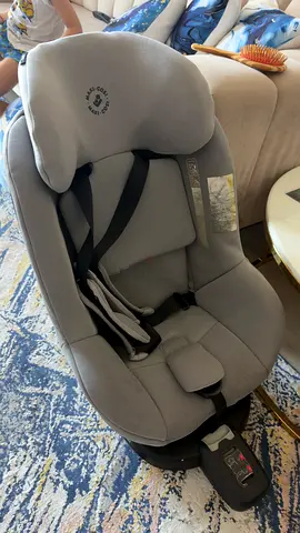 Maxi-Cosi Child Car Seat with ISOFIX Base – Good Condition