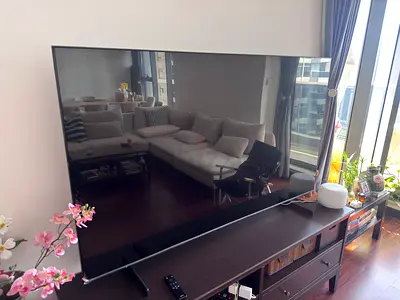 65-inch SAMSUNG QLED Smart UHD TV - Excellent Working Condition. Like Brand New