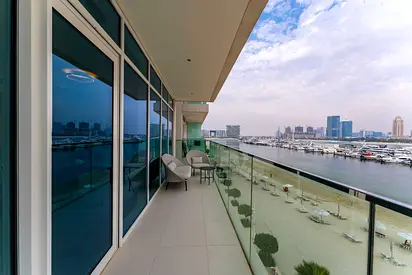 Maison Privee - Deluxe 3BR Apt w/ Dubai Marina Vws Beach Access