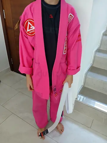 Gracie Barra Jiu-Jitsu Kimono, t-shirt and belt. For ages 7 to 10 years.