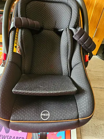 Baby infant car seat (rear-facing) in good condition