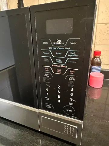 Samsun Used countertop microwave oven - good working condition