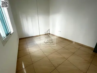 فرصة مميزة للسكن في منطقة الياسمين،  شقة رائعة في الطابق الأرضي بتصميم عملي ومريح، مناسبة للأفراد أو الأزواج والعائلات