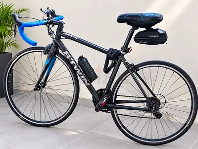 Lightweight Road Bike with Drop Handlebars and Accessories